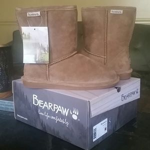 Girls youth Size 5 Bearpaw boots